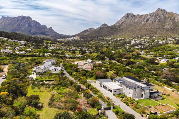 Last Opportunity in this Exclusive Luxury Estate 

This prime 2075m&#178; plot is located in the prestigious Stoneybrook Estate, Hout ...