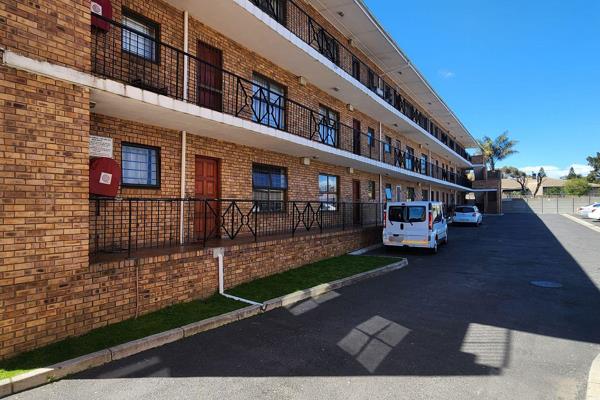 Spacious two bedroom apartment to rent in secure complex.

Spacious two bedroom apartment is situated on the third floor in the ...