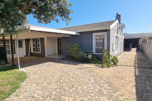 This solid home in the popular Die Bos neighbourhood offers large living areas, spacious ...