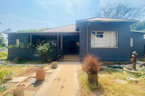 This charming mid-century home on a double stand and exudes warmth and character, boasting beautiful wooden floors and elegant pressed ...