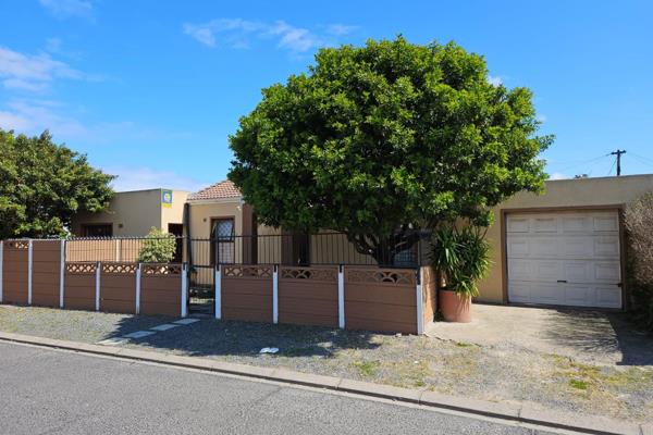 Family home and Granny flat for sale in Devon Park, Eersterivier for R1295 000.00.

Upon entering this fully enclosed corner property ...