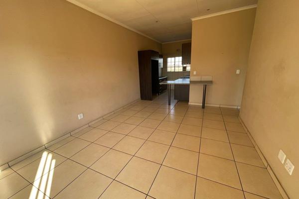 EXCLUSIVE SOLE MANDATE-  2 Bedroom Townhouse For sale in Kookrus Meyerton.  Top Floor unit with spacious balcony, allowing you birds ...