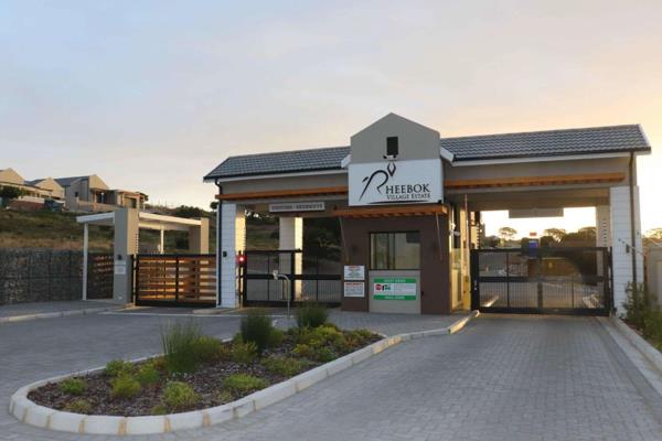 PLOT &amp; PLAN in Secure Estate

Price Range FROM R2 700 000

Phase 2 Various Stands available.
Various Plans to Choose from ...