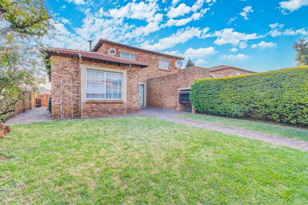 Negotiating offers above R 1 199 000

Welcome to this effortlessly elegant 3-bedroom ...