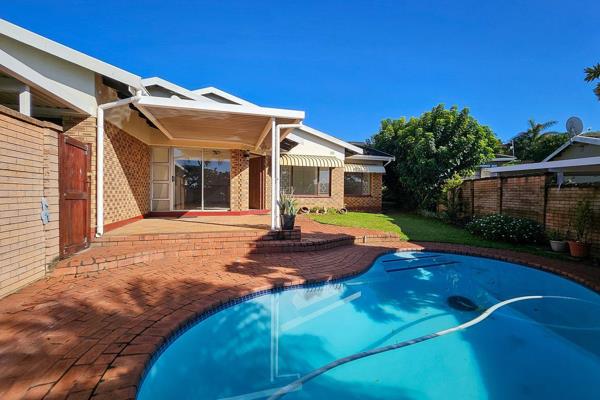 Beautiful house to rent in Panorama Park. Situated in a beautiful residential estate in Illovo Beach. This solid face-brick home boasts ...