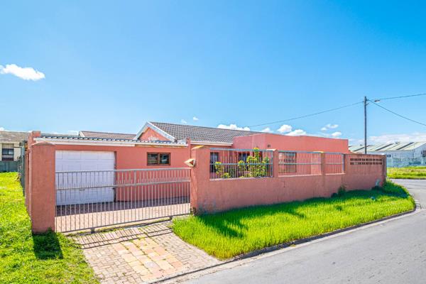 You are welcomed into this beautiful home through a lovely plant filled entrance area that leads to an open plan dining and lounge area ...