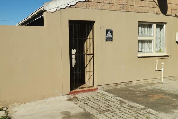 Don&#39;t delay, come view this property today.

The house consists of 2 bedrooms, 1 bathroom, lounge, kitchen and a single garage.