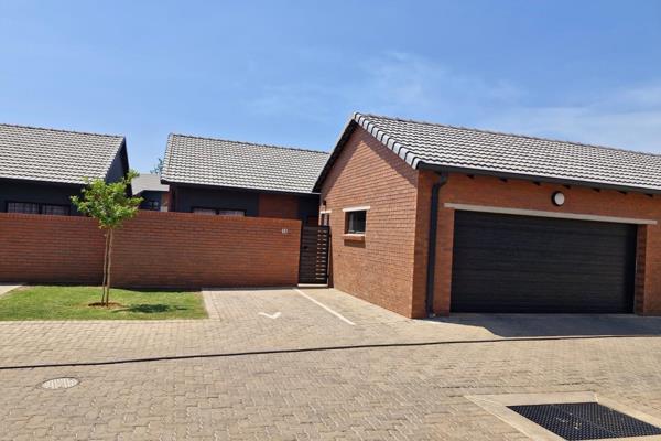 Brand new Development all costs included.

A brand new Simplex with modern finishes at Olympus

TRANSFER COSTS INCLUDED

Open Plan Lounge/Dining and Kitchen and patio/braai area

3 Bedrooms and 2 bathrooms,

Main Bedroom  en-suite with shower,

Guest ...