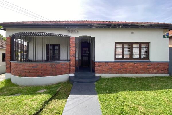 This neat home offers a spacious lounge and dining area, kitchen, 2 bedrooms, 2 bathrooms and beautiful garden.

With ample parking space and a balcony fitted with burglar bars which adds to the safety of the home. Located in a sought after neighborhood, offering a perfect ...