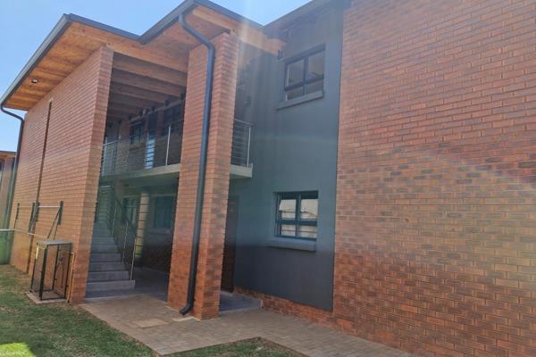 2 Bed 2 Bath apartment available for sale in Olympus 
 has beautiful modern finishes
It is an open plan lounge ,dinning and kitchen area.
Both Bedrooms are en-suite
Spacious Balcony with Braai area
24 HR Security
Biometric Access 
Woodlands and Menlyn Mall are less ...