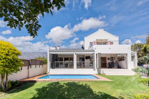 Location, location, location - Come live in lovely Lonehill and be just a stone throw away from Crawford and the Lonehill ...