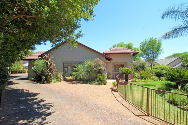 Welcome to this stunning 4-bedroom home nestled on 1527 square meters in the highly sought after area of Glen Marais Proper,
Perfectly ...