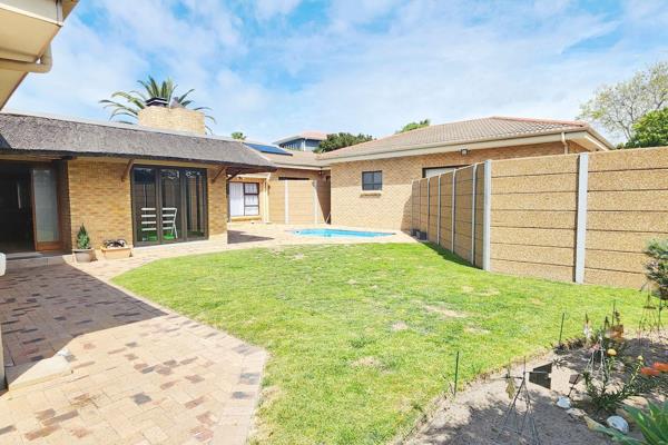 Situated close to Gene Louw Primary School, this spacious family home is an entertainer’s dream. With large rooms, ample cupboard space ...