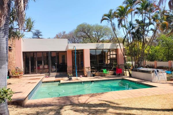 Situated in The Up Market suburb of Ninapark 

This Spacious 5 Bedroom Family Home offers:
3 Bathrooms, ( 2 en-suite )
Guest ...