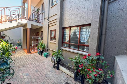 2 Bedroom Townhouse for sale in Bassonia