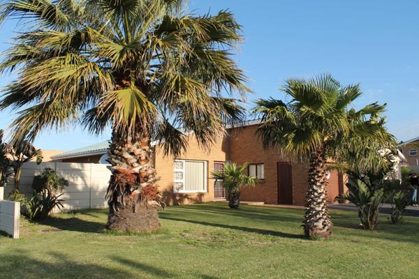 For Rent: 3-Bedroom House in Bothasig

Available from: 1 December 2024
Rent: R15,500 per month
Deposit: R31,000

Features:

3 ...