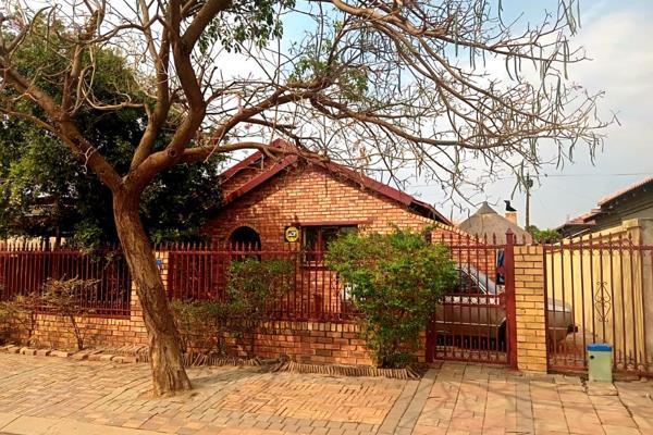 The property consist of a 3 bedroom house with bathroom, kitchen dining room, tv room, laundry and braai area.

The improvements are ...