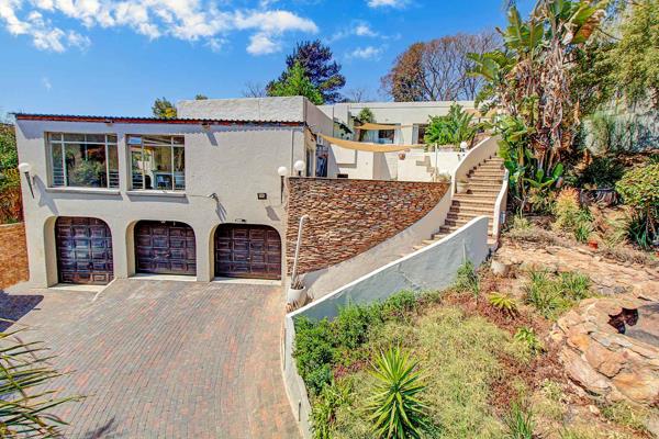 Discover this expansive home, perfectly situated with breathtaking views over the Kloof en Dal Nature Reserve. This residence boasts modern finishes throughout and offers a perfect blend of style and functionality.

The heart of ...