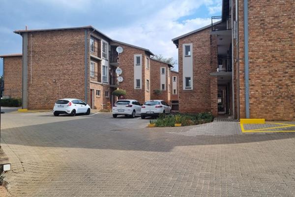 This beautiful and well maintained apartment is located in a popular Estate in Pretoria East. 

This well-designed apartment is ...