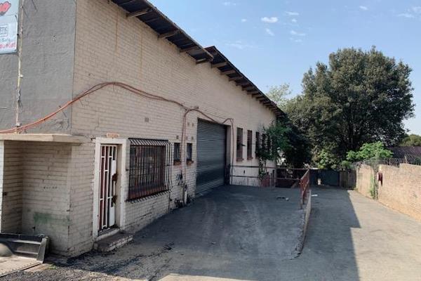 This property is absolutely ideal for a builders merchant, a large vehicle parking area or a bulk storage area.  The property is 3000 ...