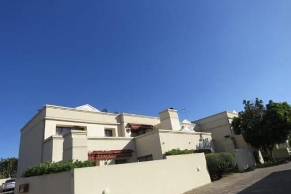 A modern 2 bedroom, 1 bathroom 1st-floor apartment in Randburg.

Features:

- Open plan granite countertops Kitchen with pantry, space ...