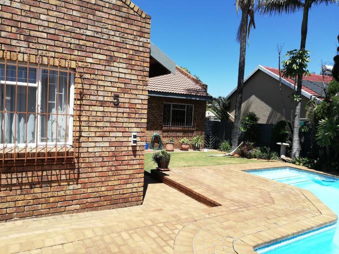 3 Bedroom House for Sale in Clarens Park