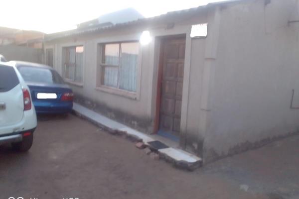 2-bedroom house with kitchen, dining, ceiling, tilling and 2 outside rooms.