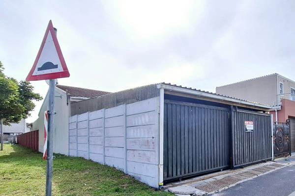 Neat Family Home in Watergate Secure Complex - Lentegeur

2 x Bedrooms
Lounge
Open Plan Kitchen
Family Bathroom
Enclosed Parking x 2 Cars
Fully Enclosed Back Yard
Close to all amenities - Watergate Mall