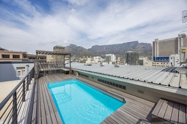 Discover modern city living with this exceptional 2-bedroom, 2-bathroom apartment situated right on Greenmarket Square, one of Cape ...