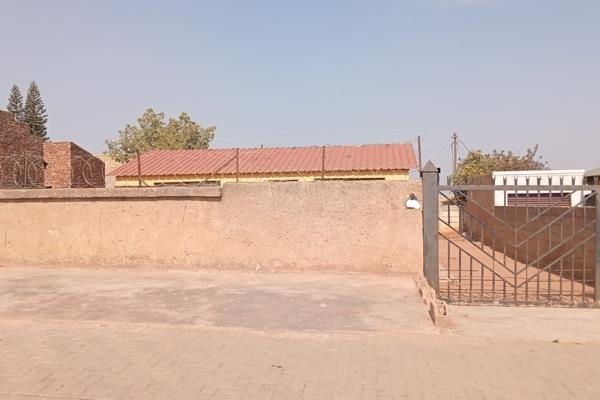 Location:Soshanguve Block L

Selling price: *R538 000*

 *Features*
Erf: 329 ...