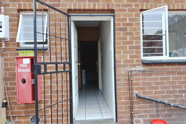 Property Specs:
Upstairs 
2 Bedrooms with built -in cupboards
1 Bathroom 
Downstairs:
Guest toilet
Kitchen
Open Plan ...