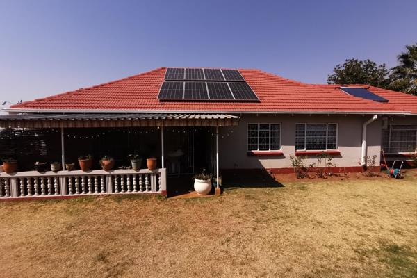 Endless space! Presenting an &#39;off the grid&#39; home with 4 bedrooms, solar and invertor system, JoJo Tanks and a one bedroom ...