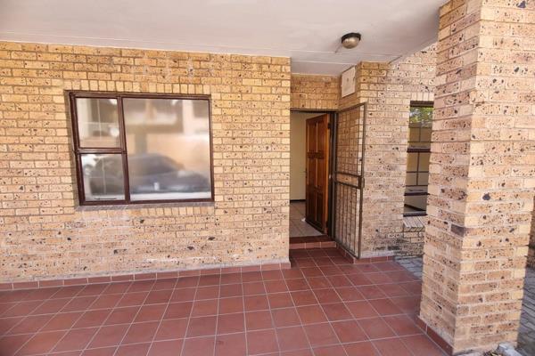 Location, location, location.   This property is definitely perfectly located to hop on the highway to Johannesburg or Pretoria.  Also ...