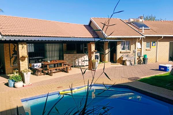 Presenting to you this absolute stunner situated on a lage corner stand in the quiet area of Suiderberg close to various schools and ...