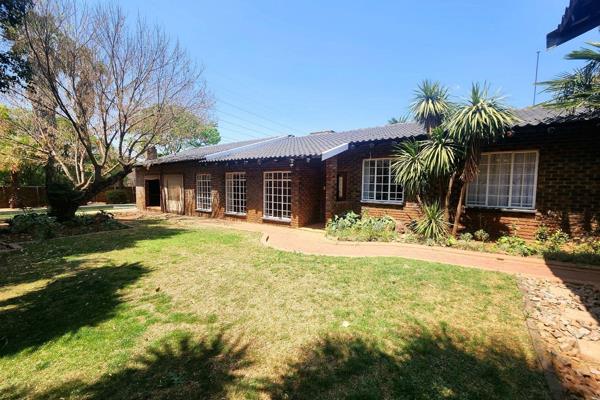 Large 4 Bedroom Family Home with Lots of Open Spaces for Rent in Clubview, Centurion
This spacious family home in the quiet Clubview ...