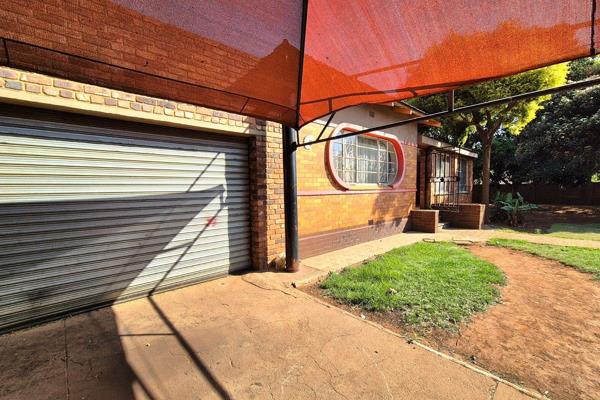 TAX-FREE HOME + 2 FLATS
Brakpan Central, R900 000
Your dream investment awaits! Come quick before it&#39;s too late!

Main ...