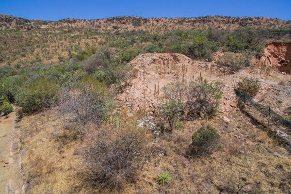 This is one of the last available stands in the prestigious Featherbrooke Estate! Spanning an expansive 3700m&#178;, this elevated plot ...