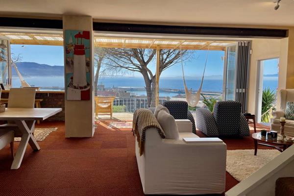 1 bedroom house available for short term rental in Simons Town, will suit single or couple. 
Come and experience Cape Town Summer in ...