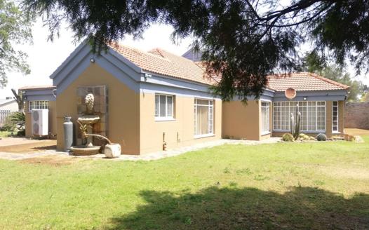 4 Bedroom House for sale in Three Rivers