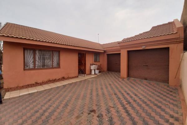 A 3 bedroom house for sale with a big yard in soshanguve, it has 3 bedrooms, 1 bathroom, open plan lounge and kitchen, double lock up ...