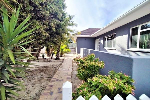 Don&#39;t miss out on this fantastic 3-bedroom house with 1 ensuite, 2 toilets, 2 bathrooms, a double garage, and a pool in Milnerton! ...