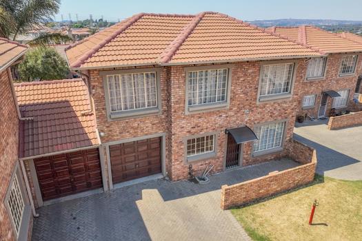 3 Bedroom Townhouse for sale in Greenstone Hill