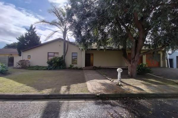 4 BEDROOM HOME AVAILABLE 1 NOVEMBER 2024

This home situated in Brandwag (Old Soneike), offers 4 bedrooms all with built in cupboards ...