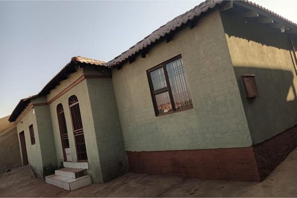 Welcome to this delightful 3-bedroom, 2-bathroom home, now available for sale in the heart of Dobsonville Ext 3. Nestled in a serene ...