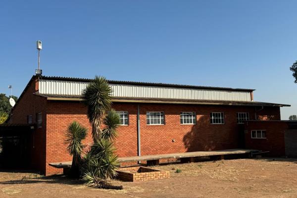 For sale with existing rental income. Close to Zambezi Retail Park and MediCross Medical Centre.  Only 1.71 km from Kleuterparadys and ...