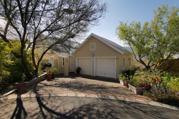 This retirement home is situated in the highly sought-after Hooggelegen Retirement Village, Langerug, Worcester, Western Cape. ...