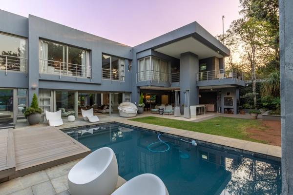 **Stunning off-the-grid Hollywood-Inspired Residence – 4 Bedrooms, 4 Bathrooms, 4 Garages, Pool, Jacuzzi, Fire Pit**

Discover a ...