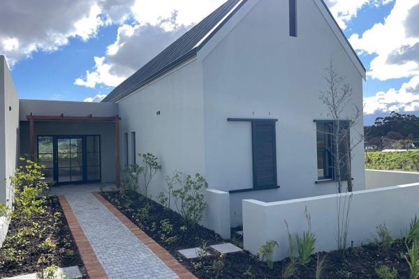 Brand new home just completed by well known Stellenbosch developer. Located in the popular and successful Longlands Village security ...