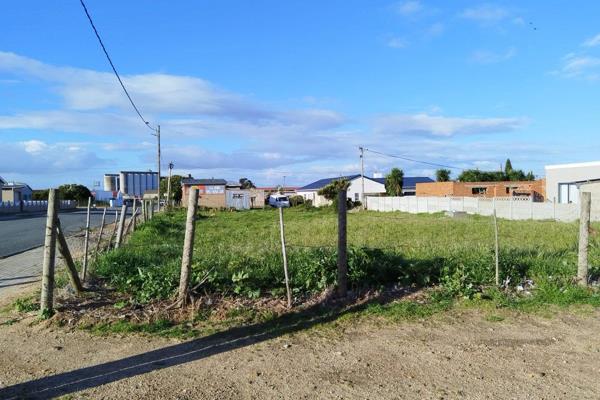 For Sale: Corner Plot in Bredasdorp

Location: 21 Newman Street, Corner of Caroline and Park Street, Bredasdorp

Size: 715 ...