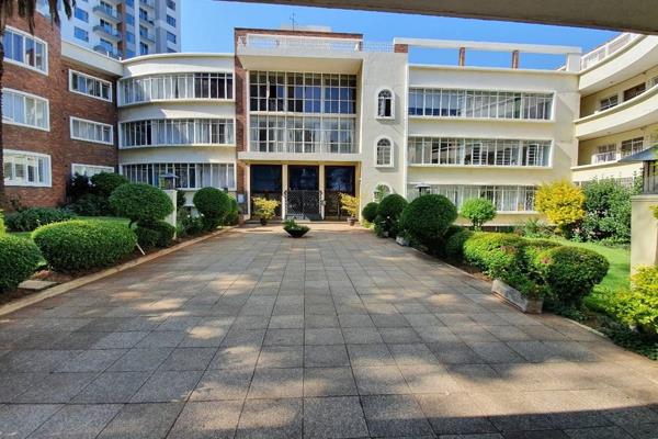 This very safe and secure complex in rosebank is close to rosebank cbd, shopping centres ...